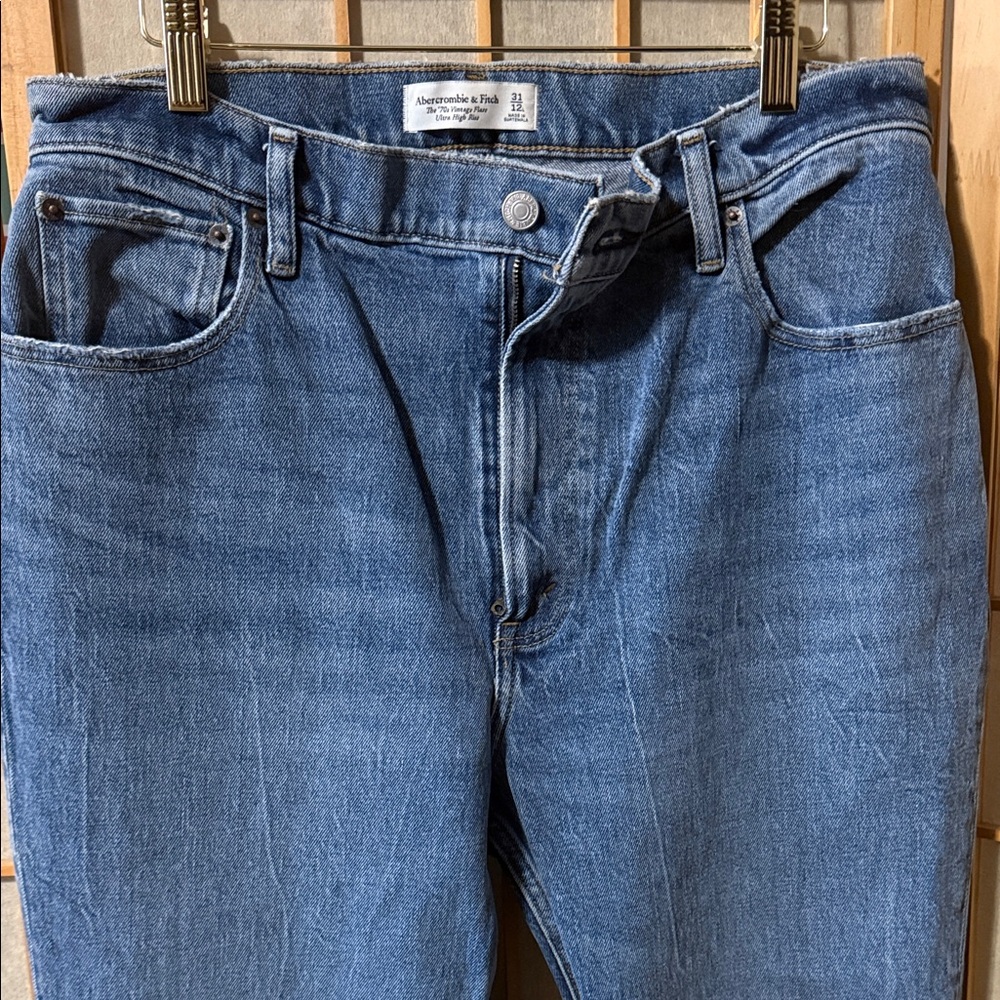 Abercrombie & Fitch The 70s Vintage Flare Ultra High Rise 31/12L